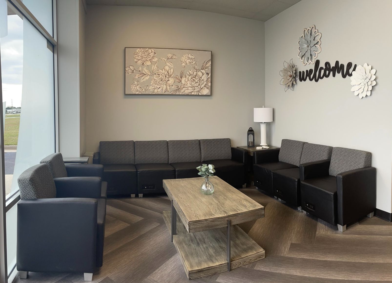Welcoming visitor lounge at Hansen Orthodontics in Wichita, KS