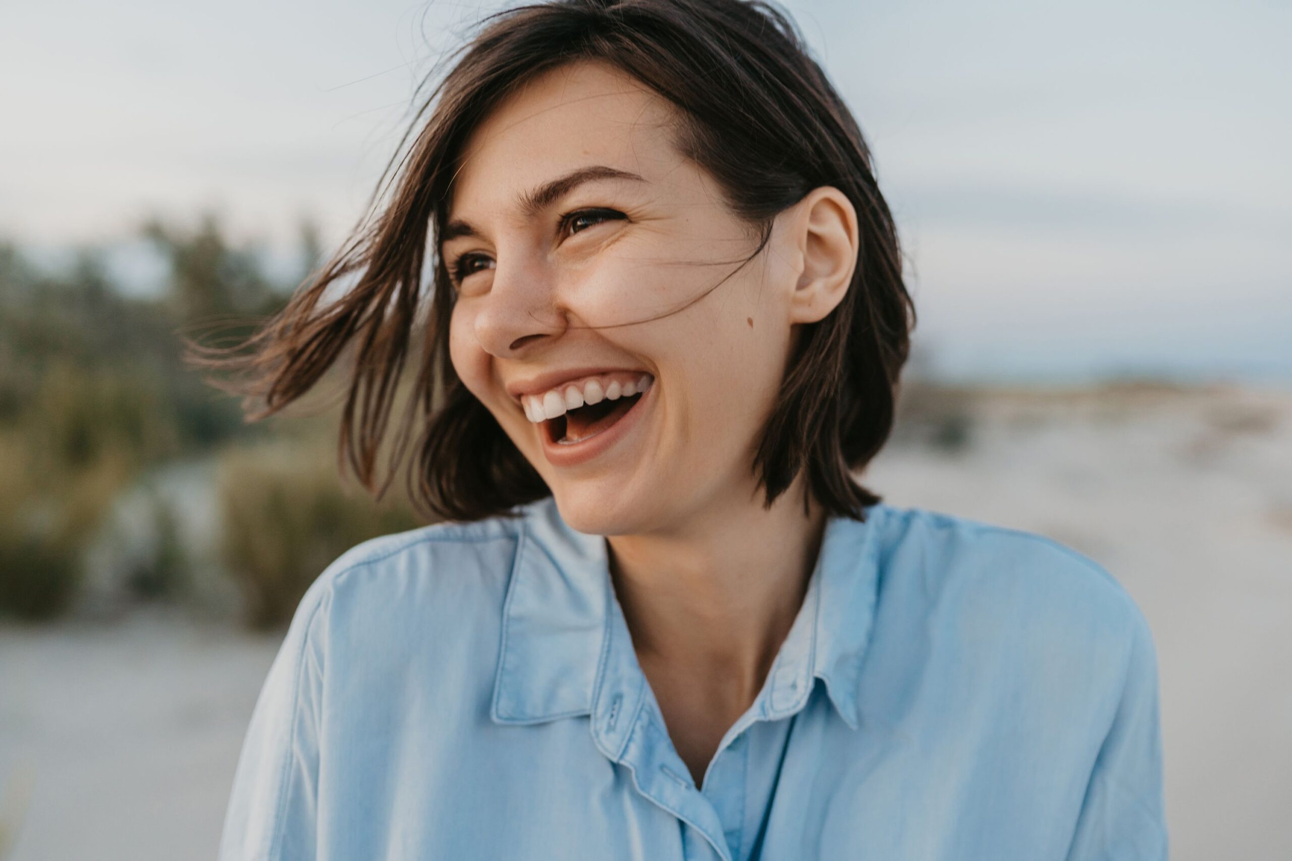 smiling-portrait-candid-laughing-woman-beach