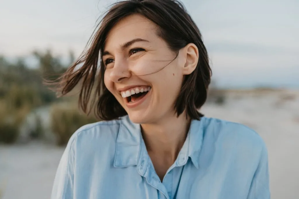 smiling-portrait-candid-laughing-woman-beach